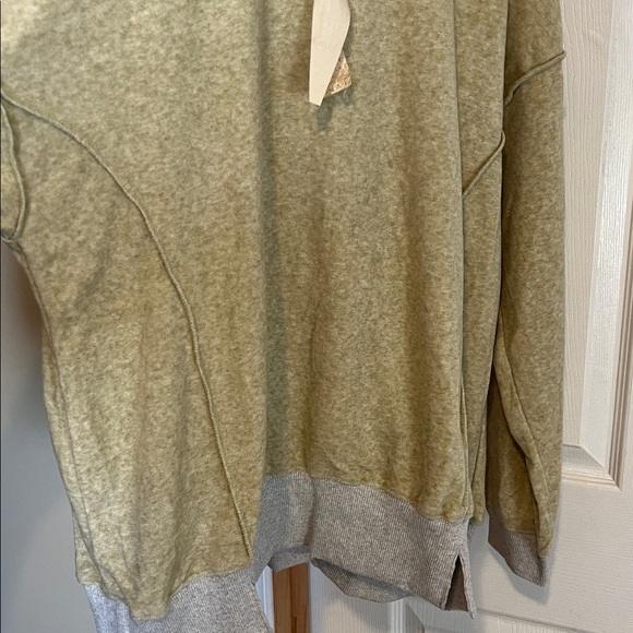 Hem & Thread pullover - Picture 3 of 4